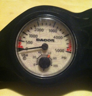 photo of pressure guage used in scuba diving