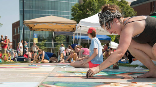 Artists try to work through the heat